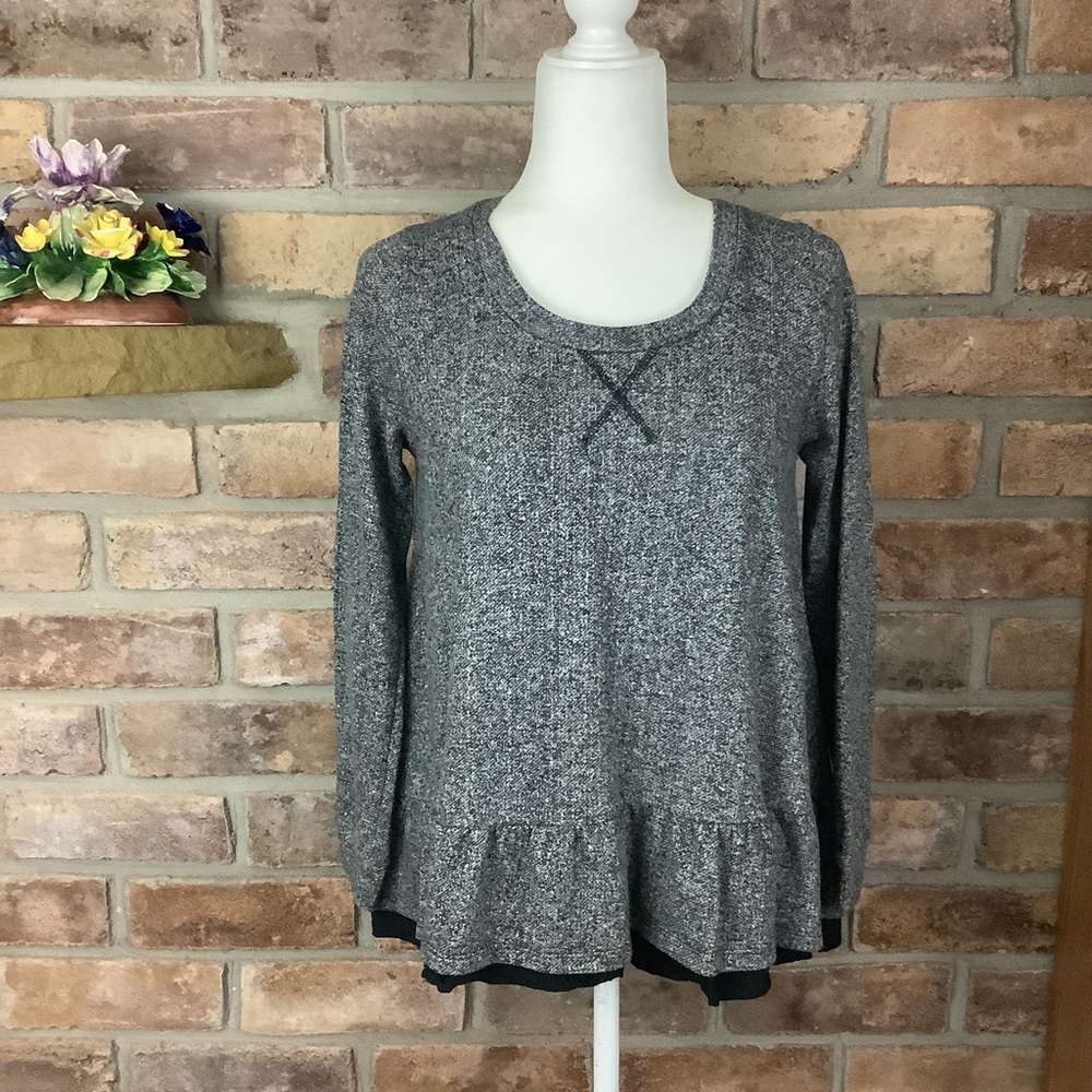 EASEL Ruffled Hem Knit Top 55